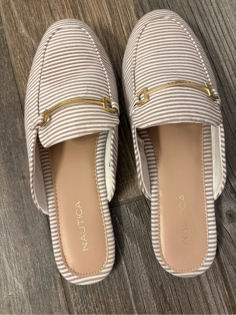 Women’s Nautica Beige & White Striped
Slip-On Mules with Gold Accent Size 8.5